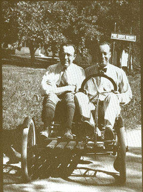 Виробники Stephen Foster Briggs і Harold Meade Stratton на автомобілі Flyer