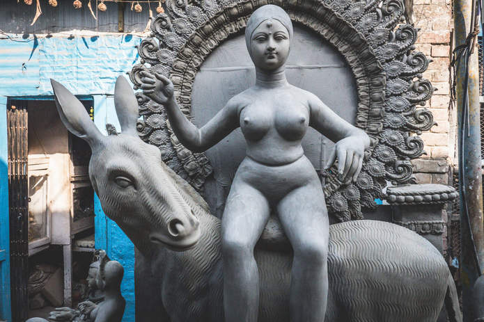 Божественне багно: як в Індії створюють скульптури богів з болота