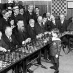 Решевский у вісім років дає сеанс одночасної гри у Франції, 1920 рік