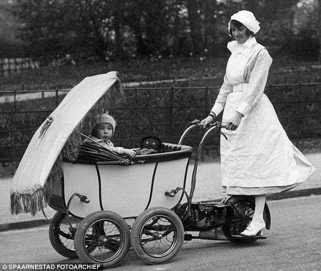 Небезпечна, але швидка: мотоколяска для малюків і їх мам (1920)