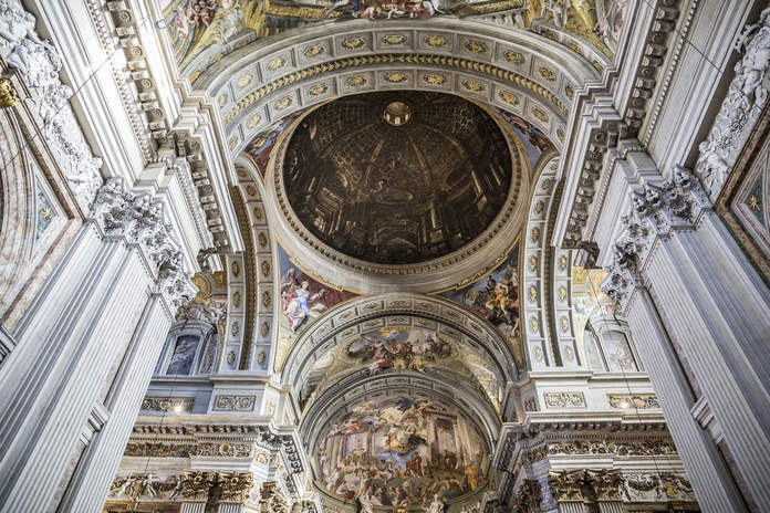 Підроблений купол і склепінчаста стеля церкви Святого Ігнатія в Римі