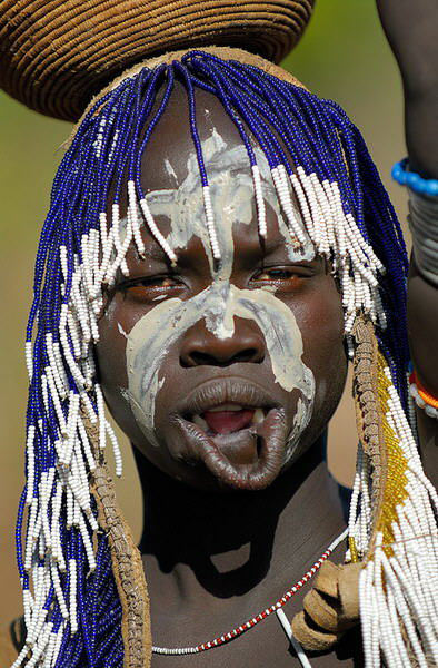 Жінка племені Мурсі з тарілкою в губі (Ефіопія)