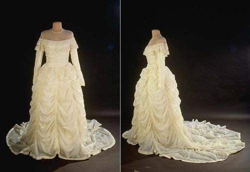 Сукня в Музеї американської історії Смітсонівського інституту