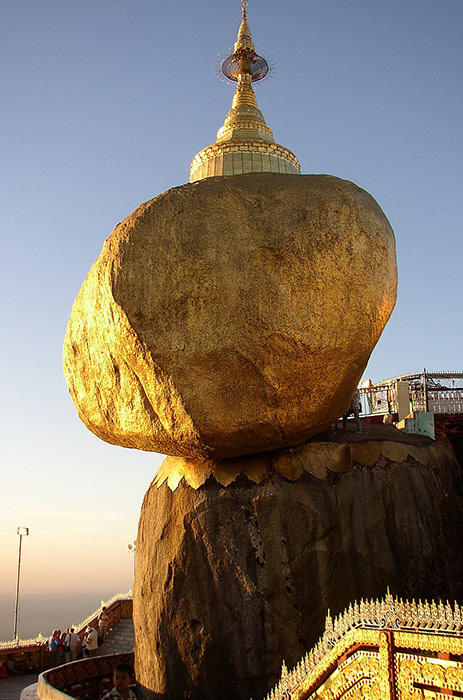 Пагода Чайттійо або Золотий камінь