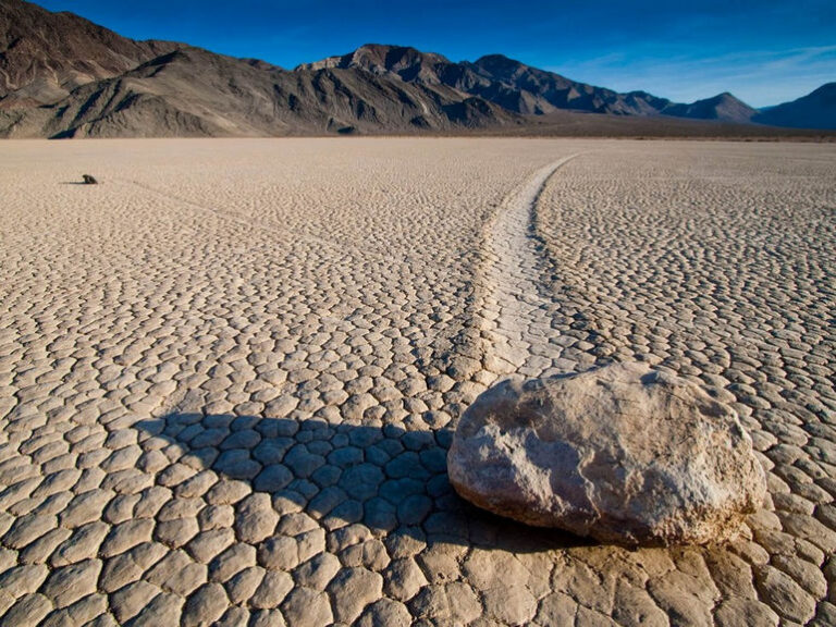 Долина Смерті: загадка каменів, що рухаються самі по собі