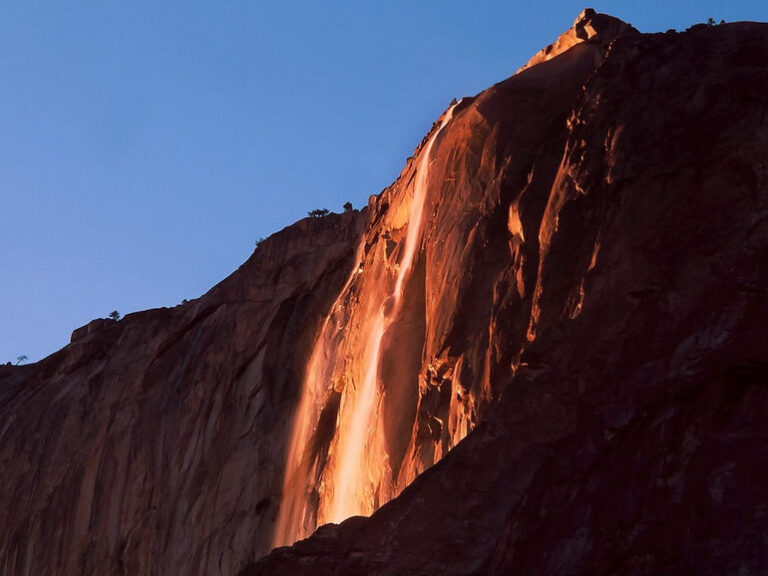 Водоспад Кінський хвіст: потоки “лави та вогню” (США)