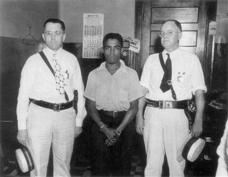 Рейні Бетеа з заступниками шерифа перед стратою