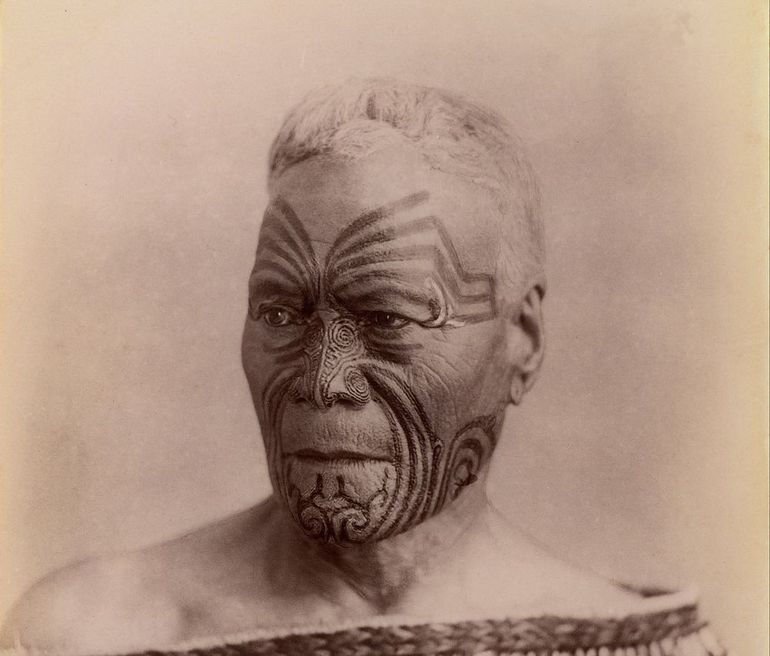 Татуювання на обличчі вождя маорі Тутрей Карева