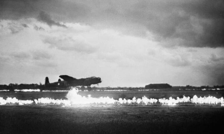 Як британці боролися з туманами на своїх аеродромах під час Другої світової