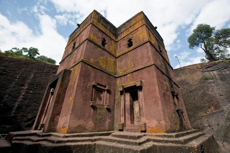 Церква Святого Георгія в Лалібелі, що повністю висічена в скелі (Ефіопія)