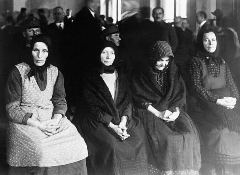 "Отруйниці з-під Тиси" під час судового процесу в 1929 році