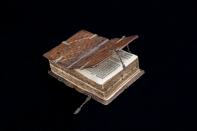 Середньовічні палітурки dos-à-dos (спинка до спинки) - шість книг в одній палітурці